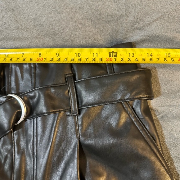 H&M Black Faux Leather Shorts
#1124 - Picture 2 of 6